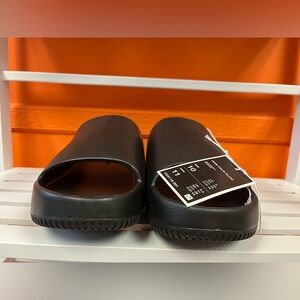 Nike Calm Slides  Slip-on Platform
Black